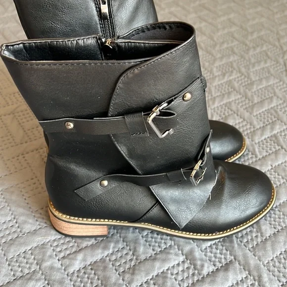 Black Boots - size 40/8 - Picture 4 of 8